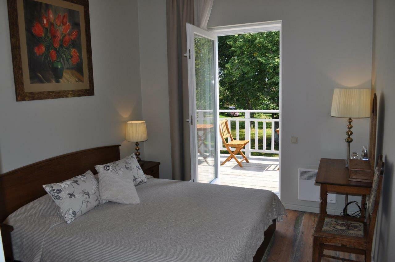 Meke Hotell Mustkalni Exteriör bild