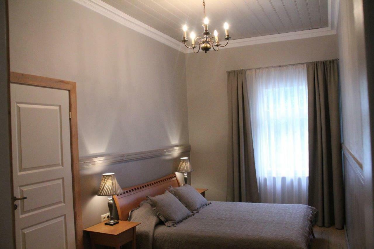 Meke Hotell Mustkalni Exteriör bild