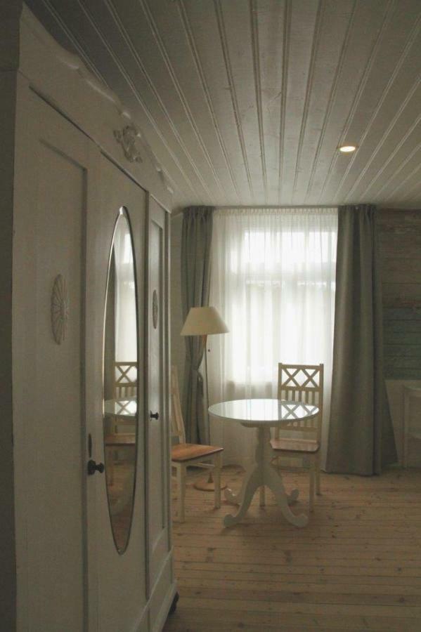 Meke Hotell Mustkalni Exteriör bild