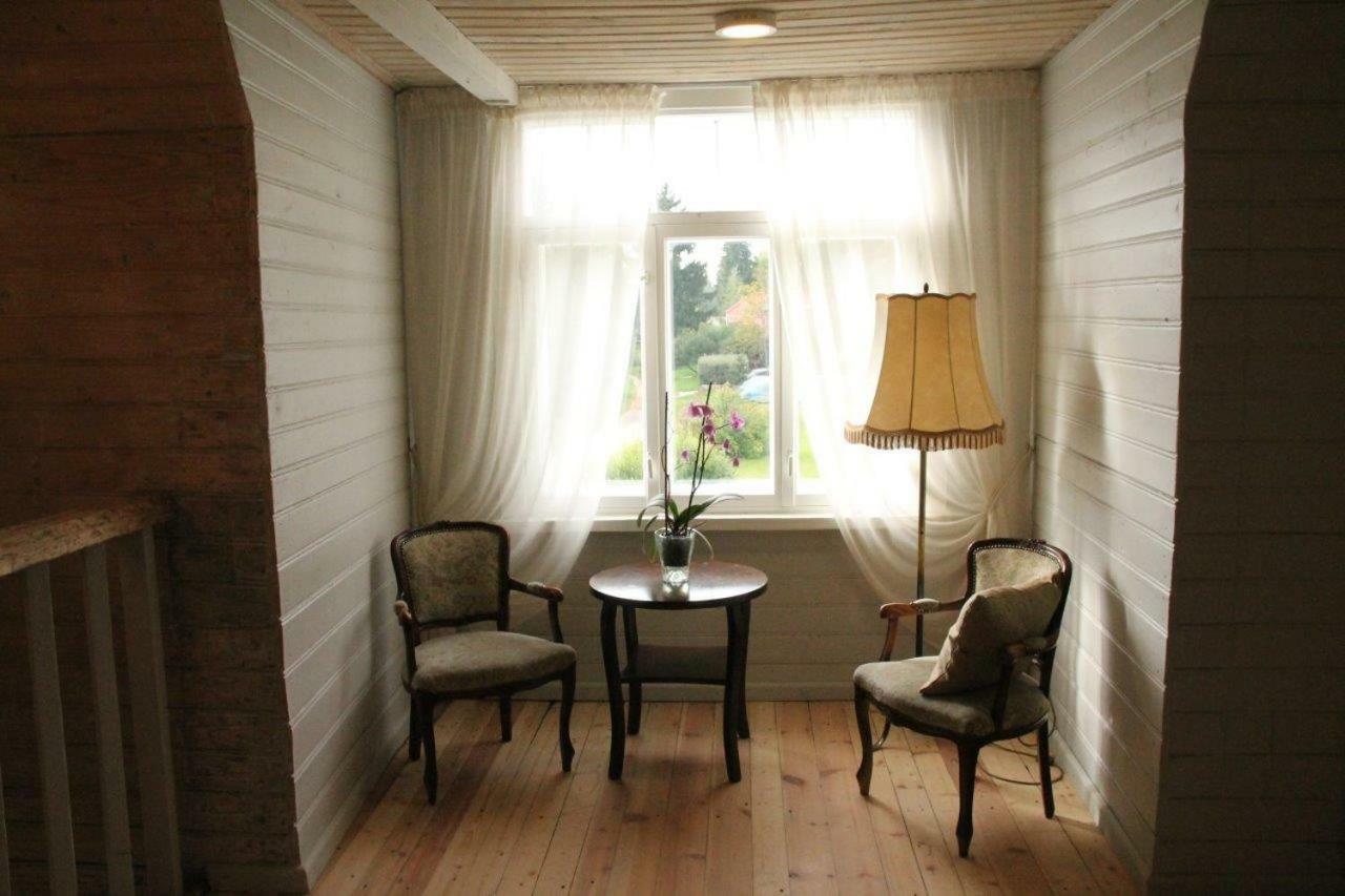 Meke Hotell Mustkalni Exteriör bild