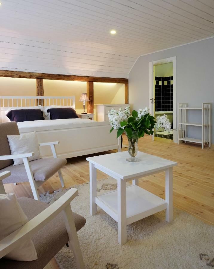 Meke Hotell Mustkalni Exteriör bild