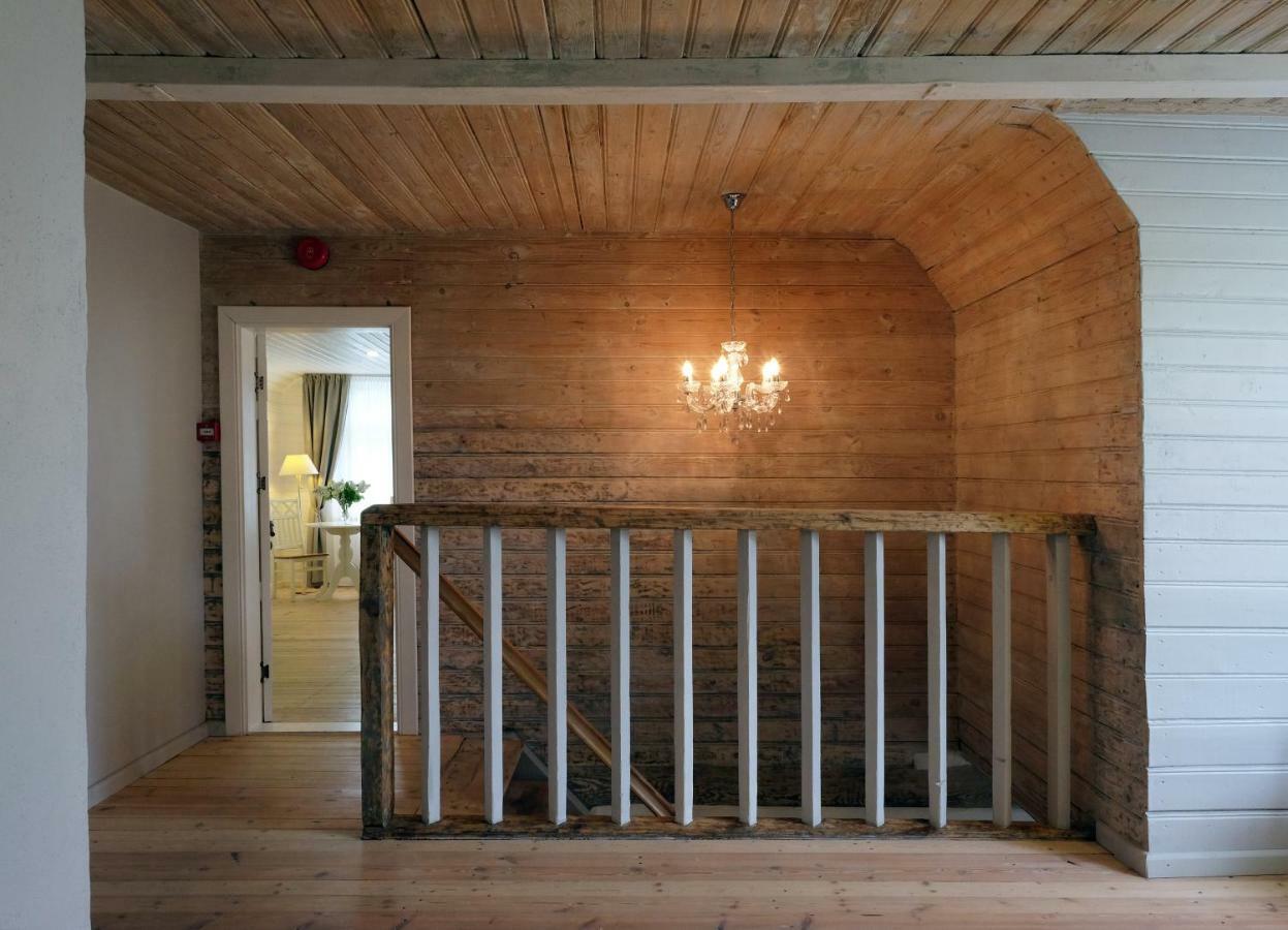 Meke Hotell Mustkalni Exteriör bild