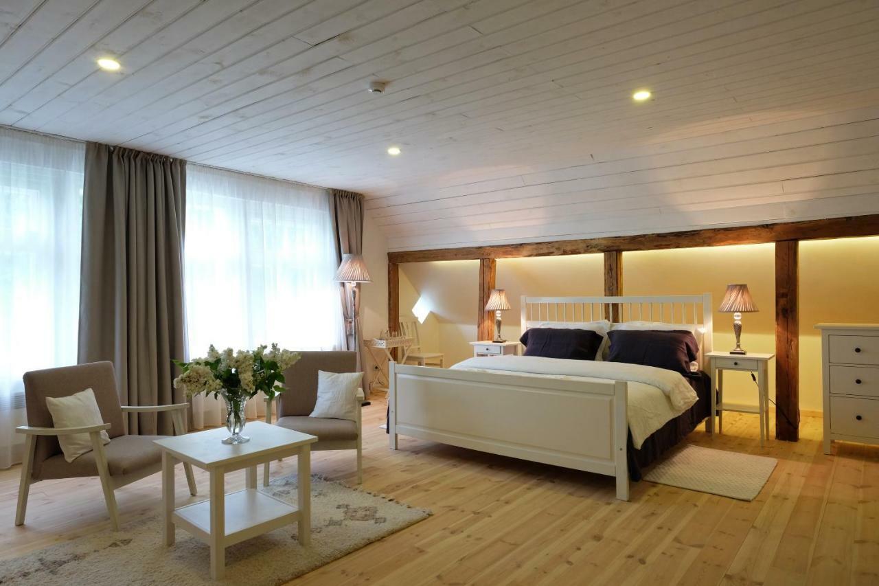 Meke Hotell Mustkalni Exteriör bild