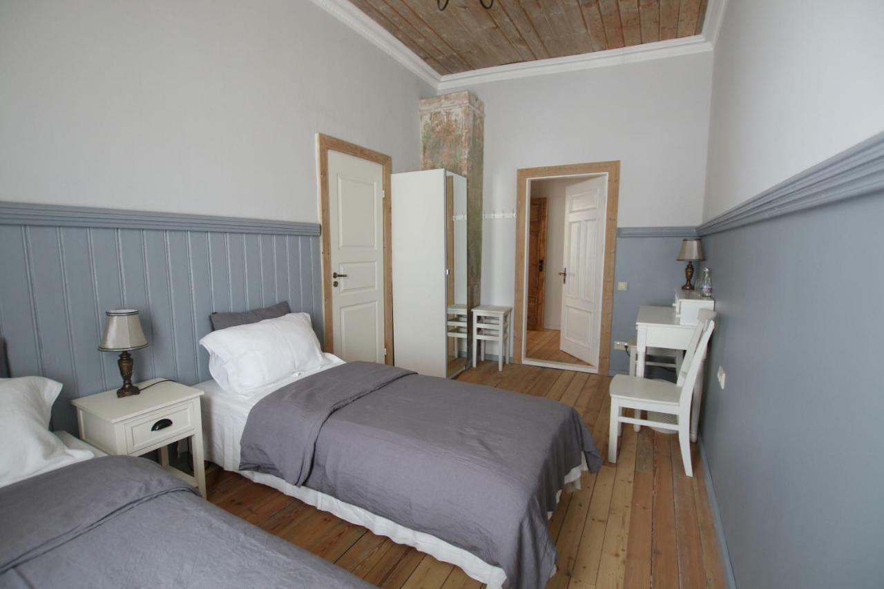 Meke Hotell Mustkalni Exteriör bild