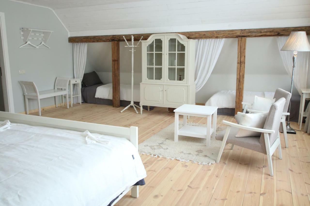 Meke Hotell Mustkalni Exteriör bild